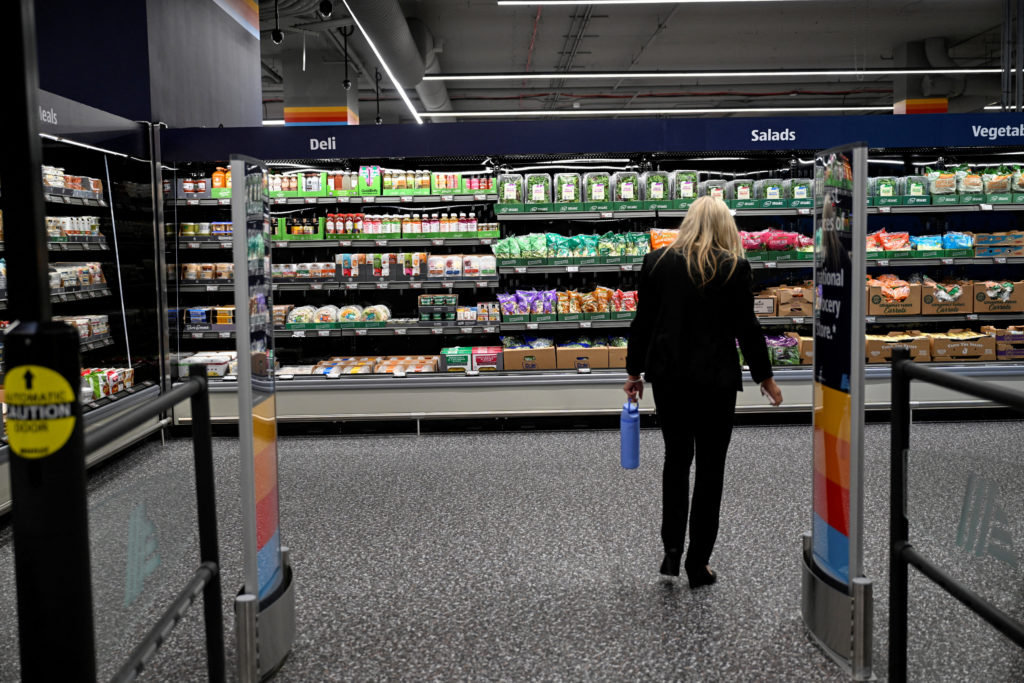 American Consumer Confidence in Economy Declines Amid Rising Gas Prices