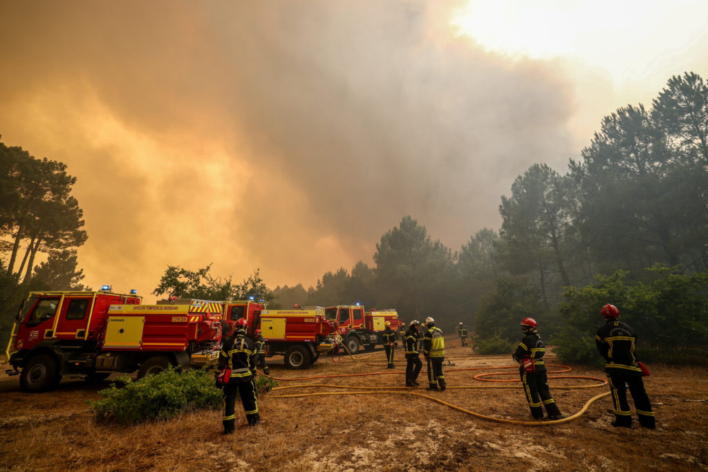 Wildfire in France triggers pyrocumulonimbus cloud and new fires