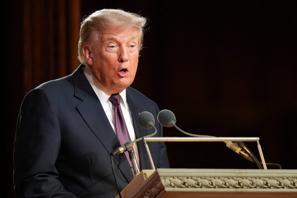 Trump honors Sen. Lindsey Graham at National Cathedral memorial service