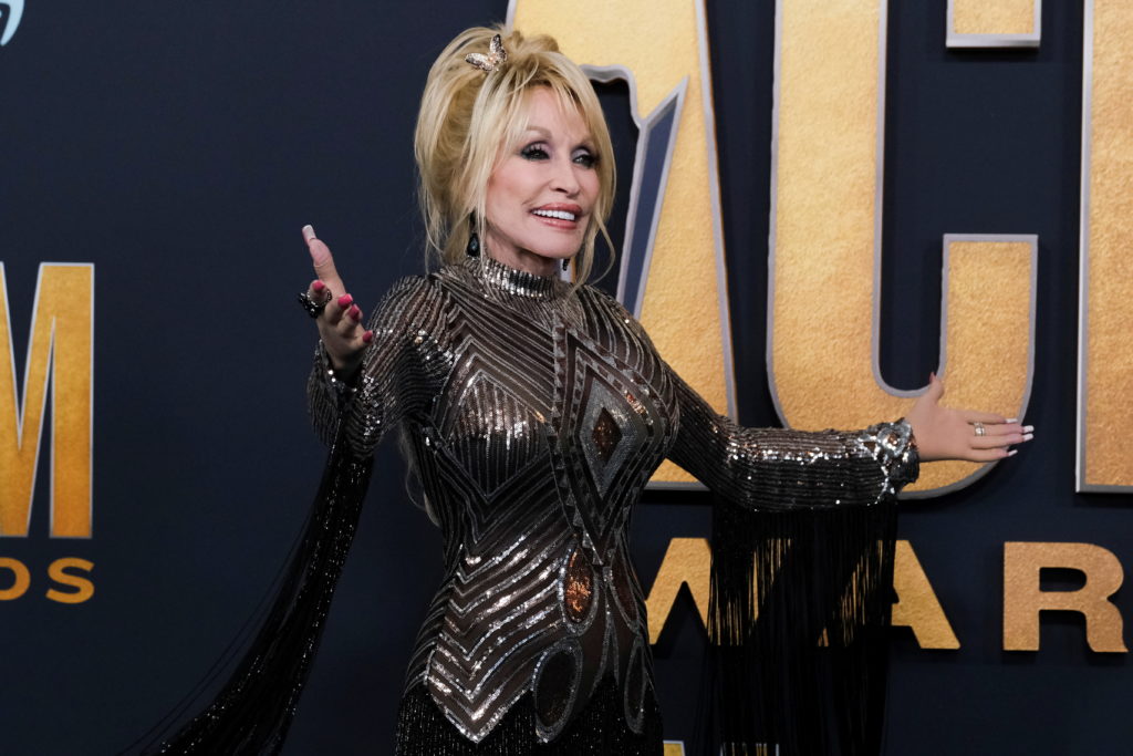 Tennessee governor supports petition to rename Nashville airport for Dolly Parton
