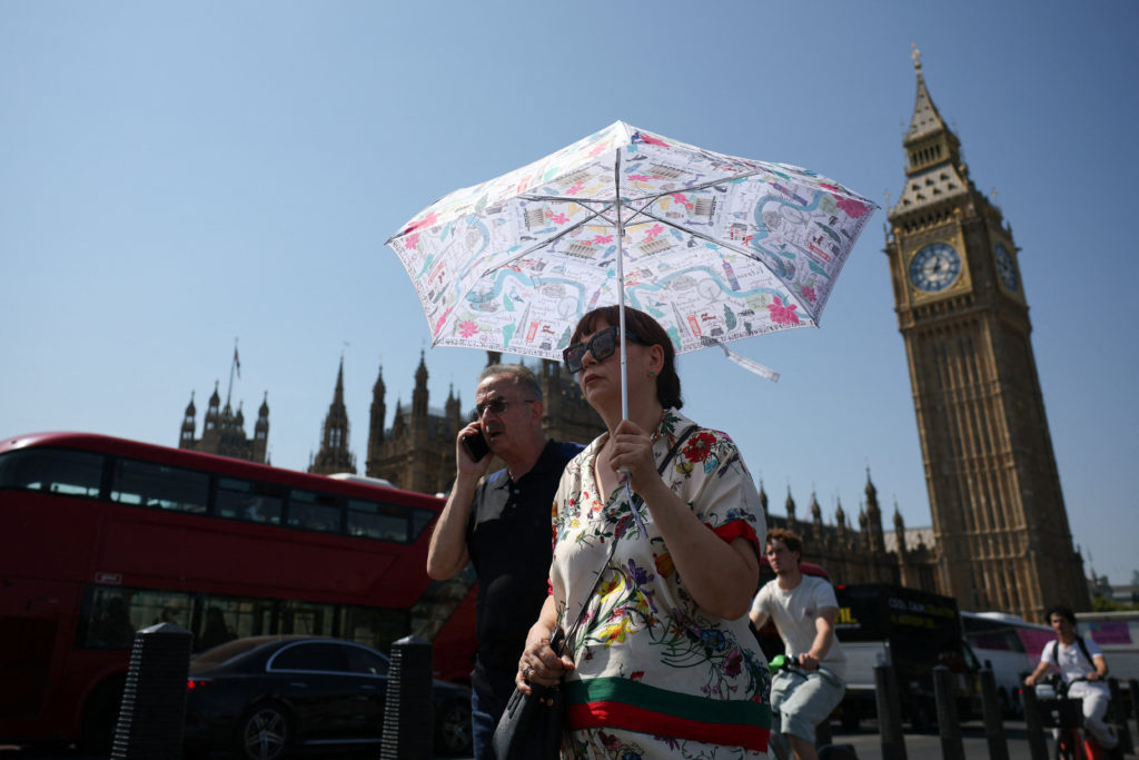 UK experiences high temperatures during heat wave in western Europe