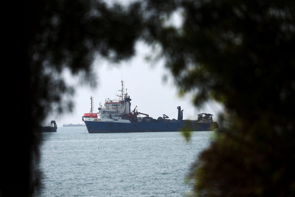U.S. conducts strikes on Iranian oil tankers following missile targeting of warships