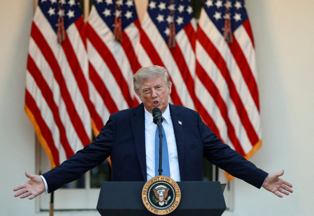 Trump's midterm election campaign approaches amid political volatility