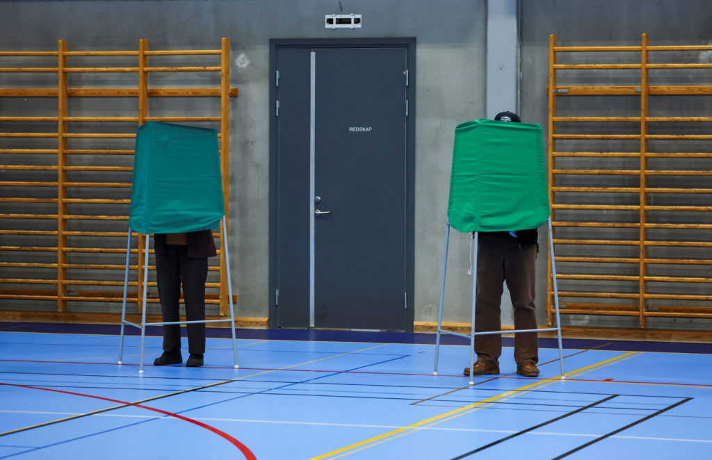 Sweden's conservative government and left-wing opposition in close electoral race