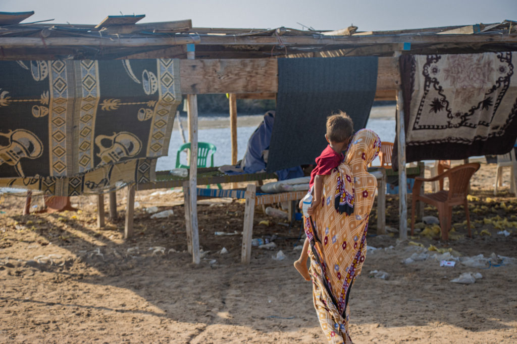 125,000 people displaced as Houthi rebels advance in Yemen
