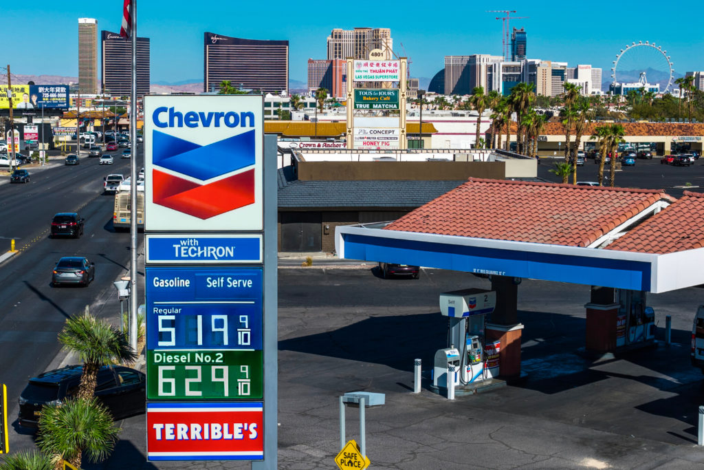 Gas prices in U.S. reach highest level for Labor Day due to refinery issues and geopolitical tensions