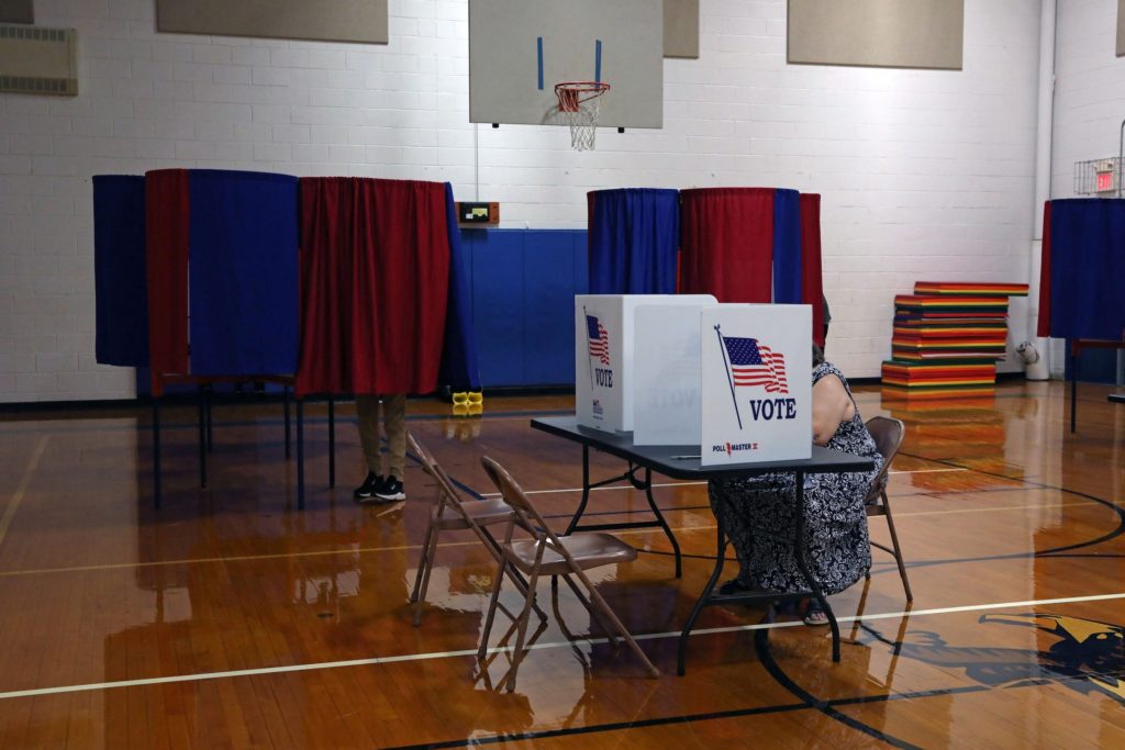 Poll shows Democratic candidates leading ahead of midterm elections