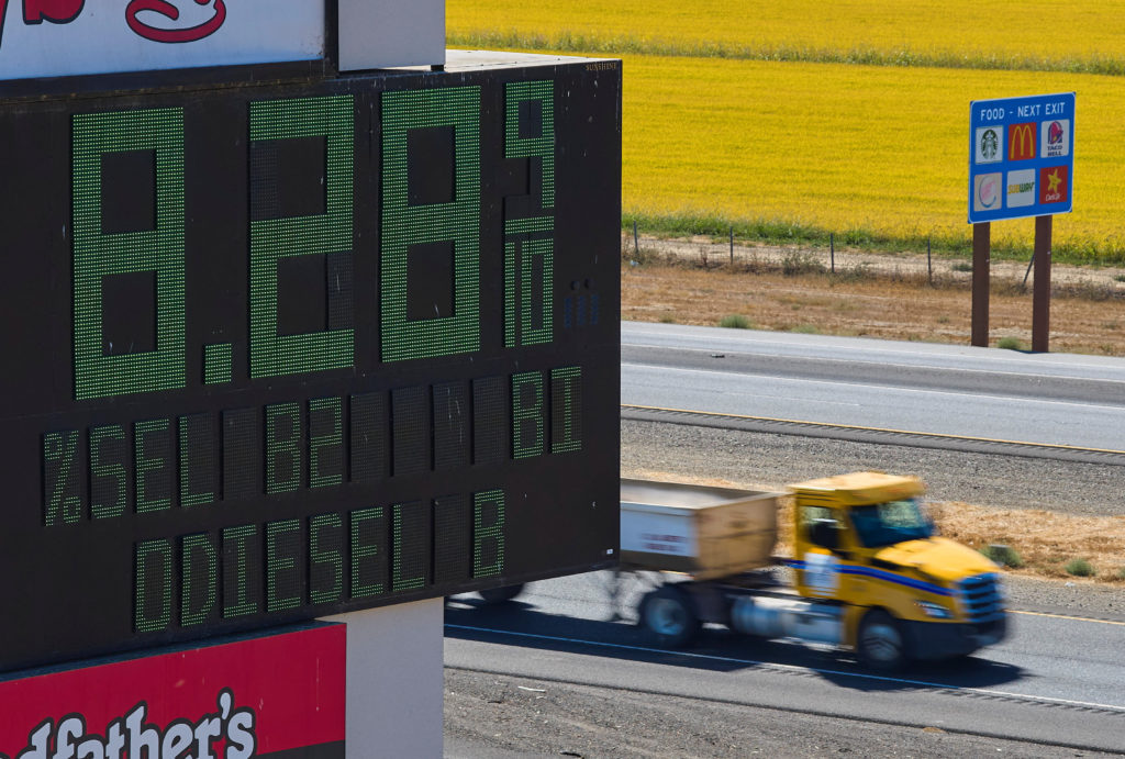 Oil producers maintain production levels for November