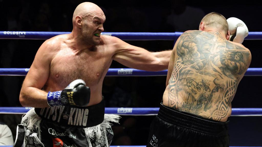 Tyson Fury defeats Mariusz Wach in preparation for Anthony Joshua fight
