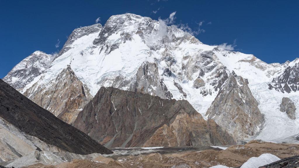 Recovery efforts continue for climbers after avalanche in Pakistan