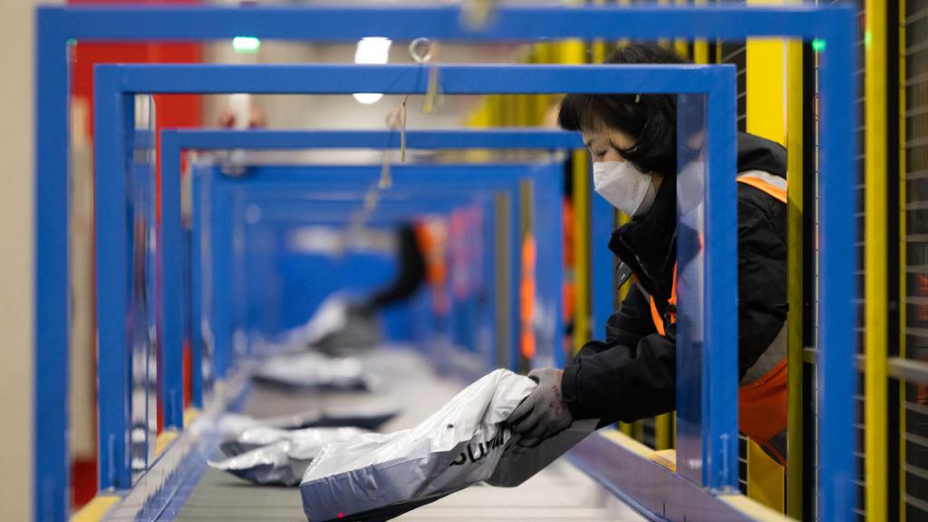 Discussion on working conditions for night-time delivery drivers in South Korea