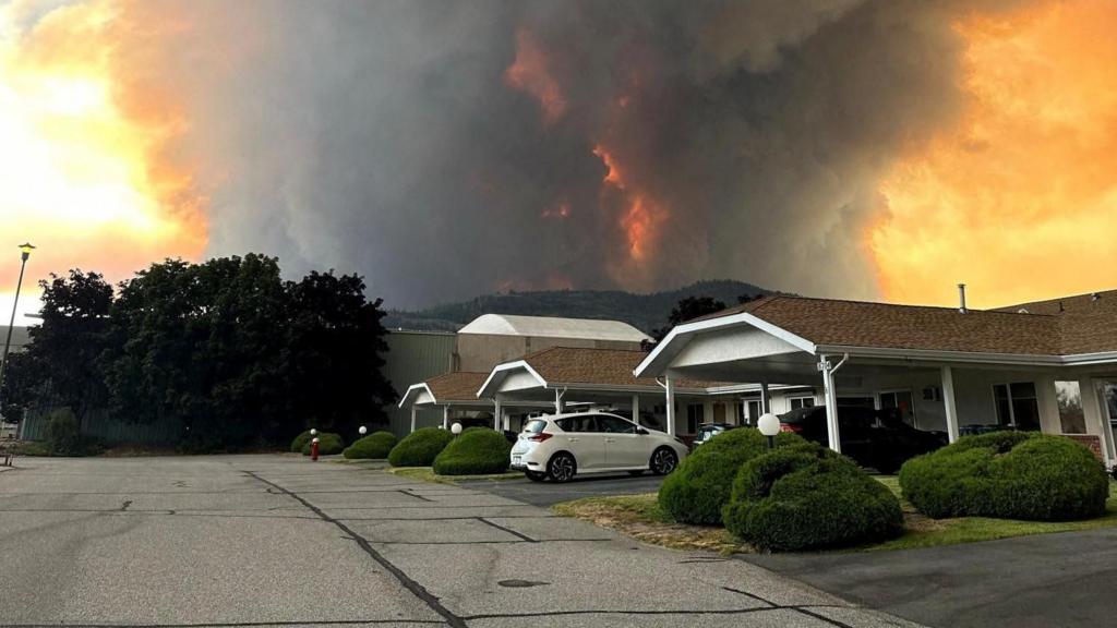 Over 12,000 Evacuated Due to Wildfire in Canada's Okanagan Region