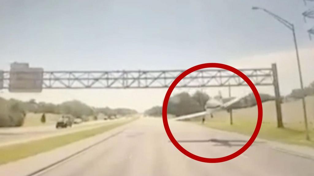 Small plane performs emergency landing on Florida highway