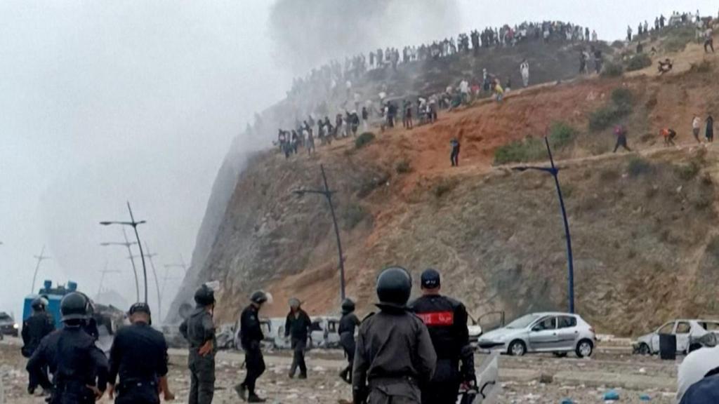 Moroccan police confront migrants at border with Ceuta
