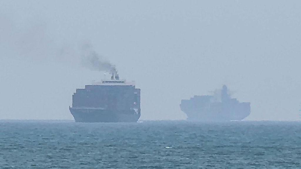 Oman reports progress in Hormuz shipping talks amid Iranian warnings