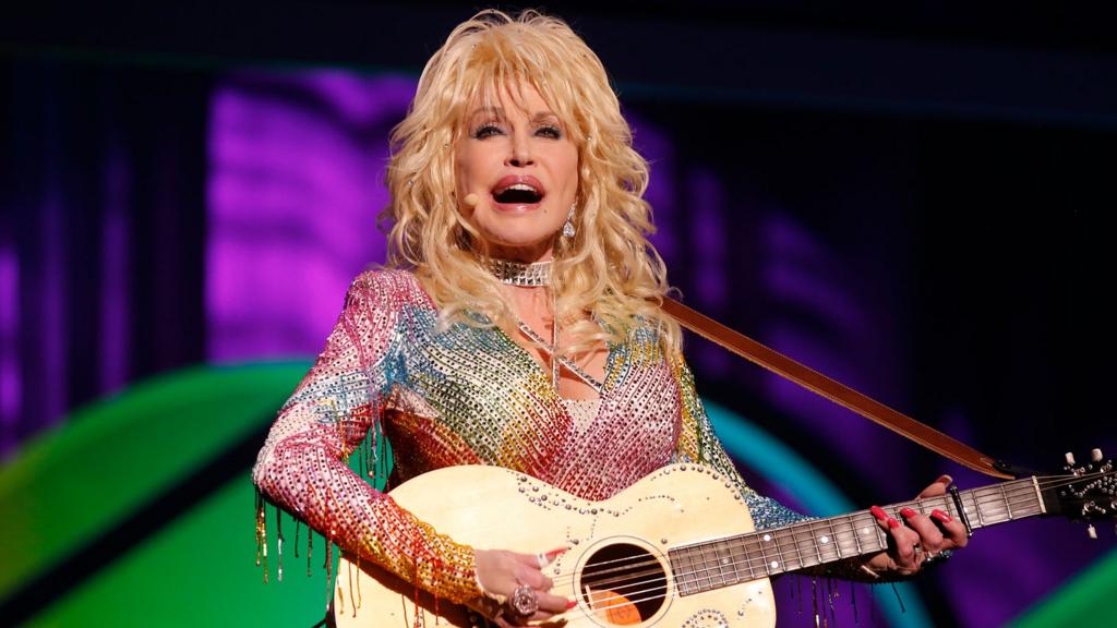 Dolly Parton's manager alleges nephew attempted to extort her estate