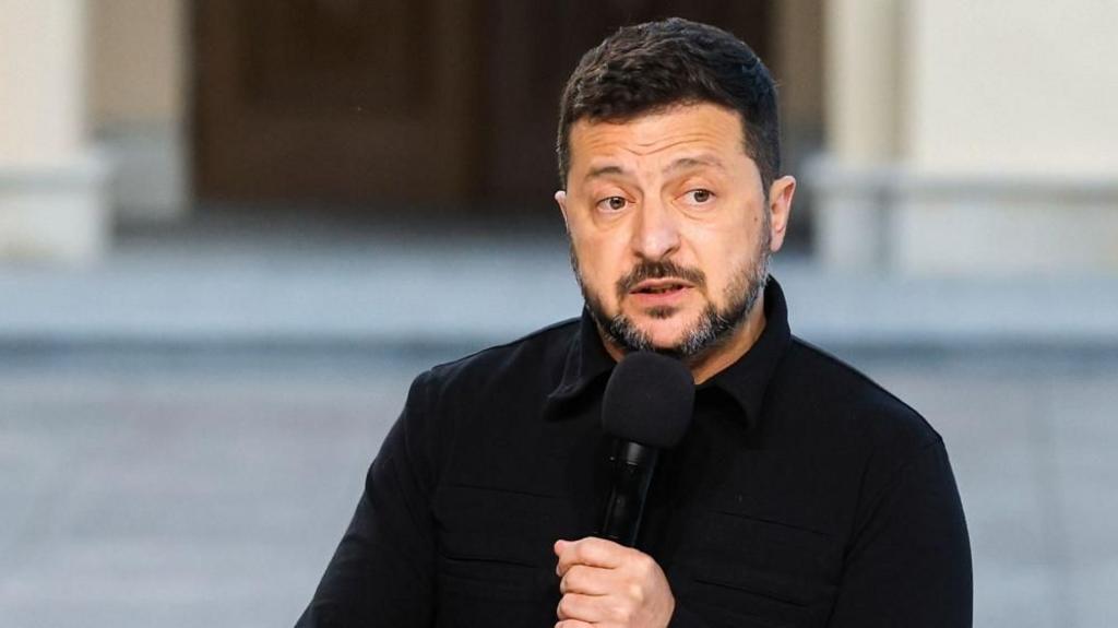 Zelensky discusses ongoing war with US envoys in Kyiv
