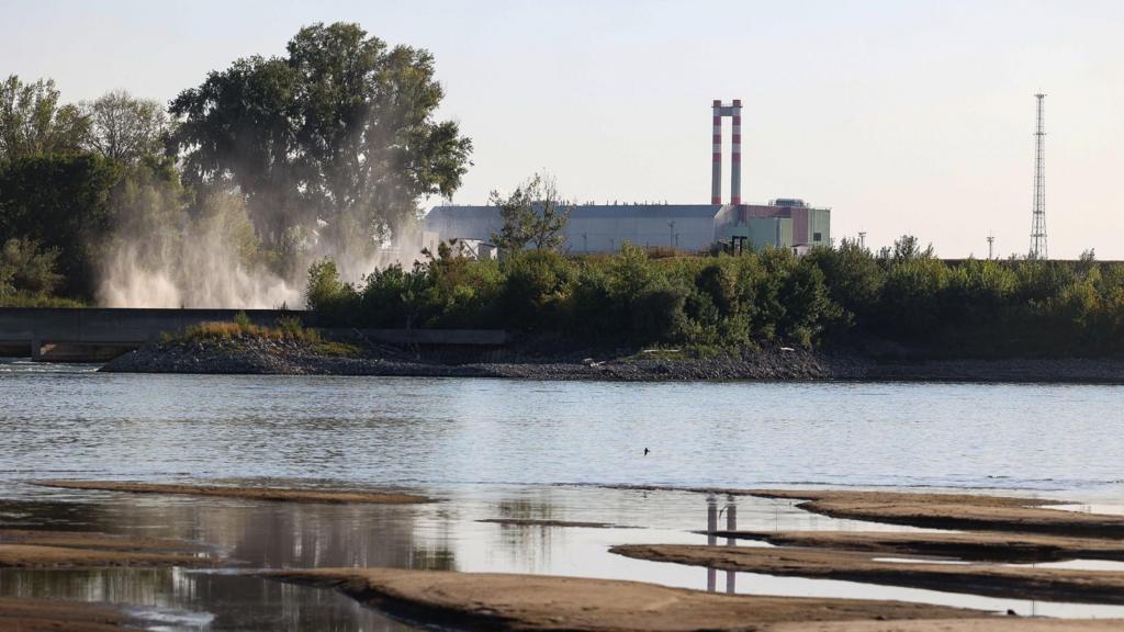 Low Danube River levels lead to shutdown of Hungary's nuclear power plant