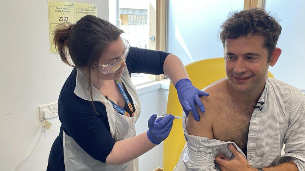 UK Volunteer Receives Experimental Ebola Vaccine