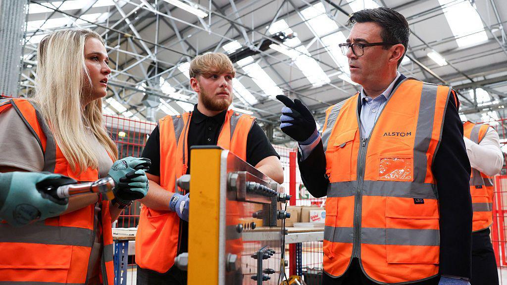 Parents on benefits may receive £4,500 if children start apprenticeships