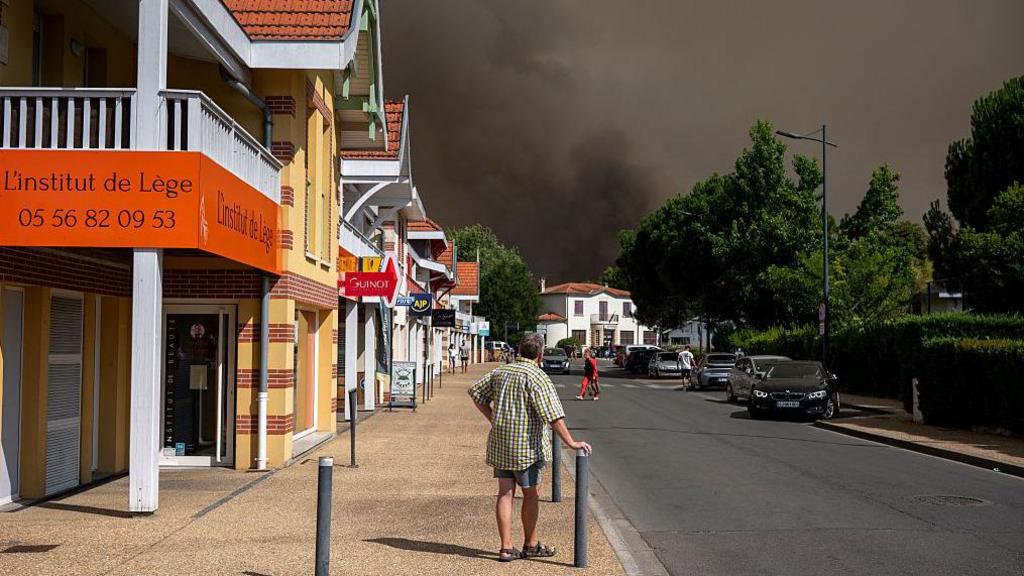Families in France face evacuations due to nearby fires during vacation