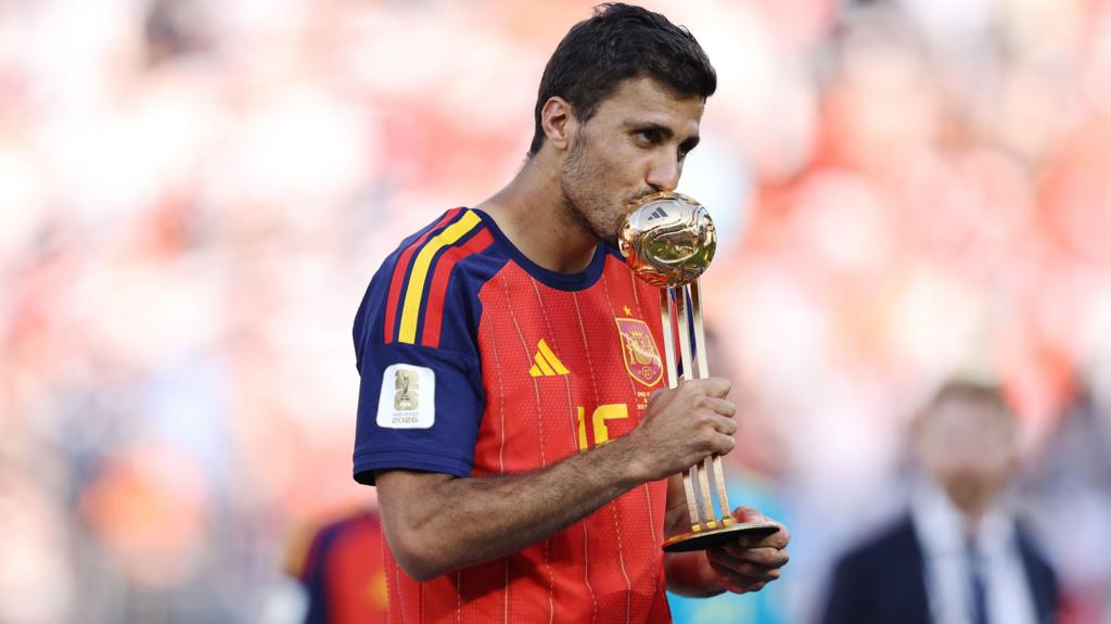 Manchester City Evaluates Midfield Options Including Rodri's Future