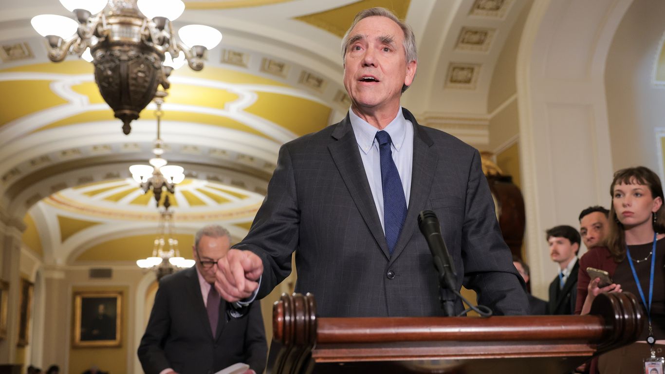 Senate Democrats introduce resolutions on Trump's proposed projects in D.C.