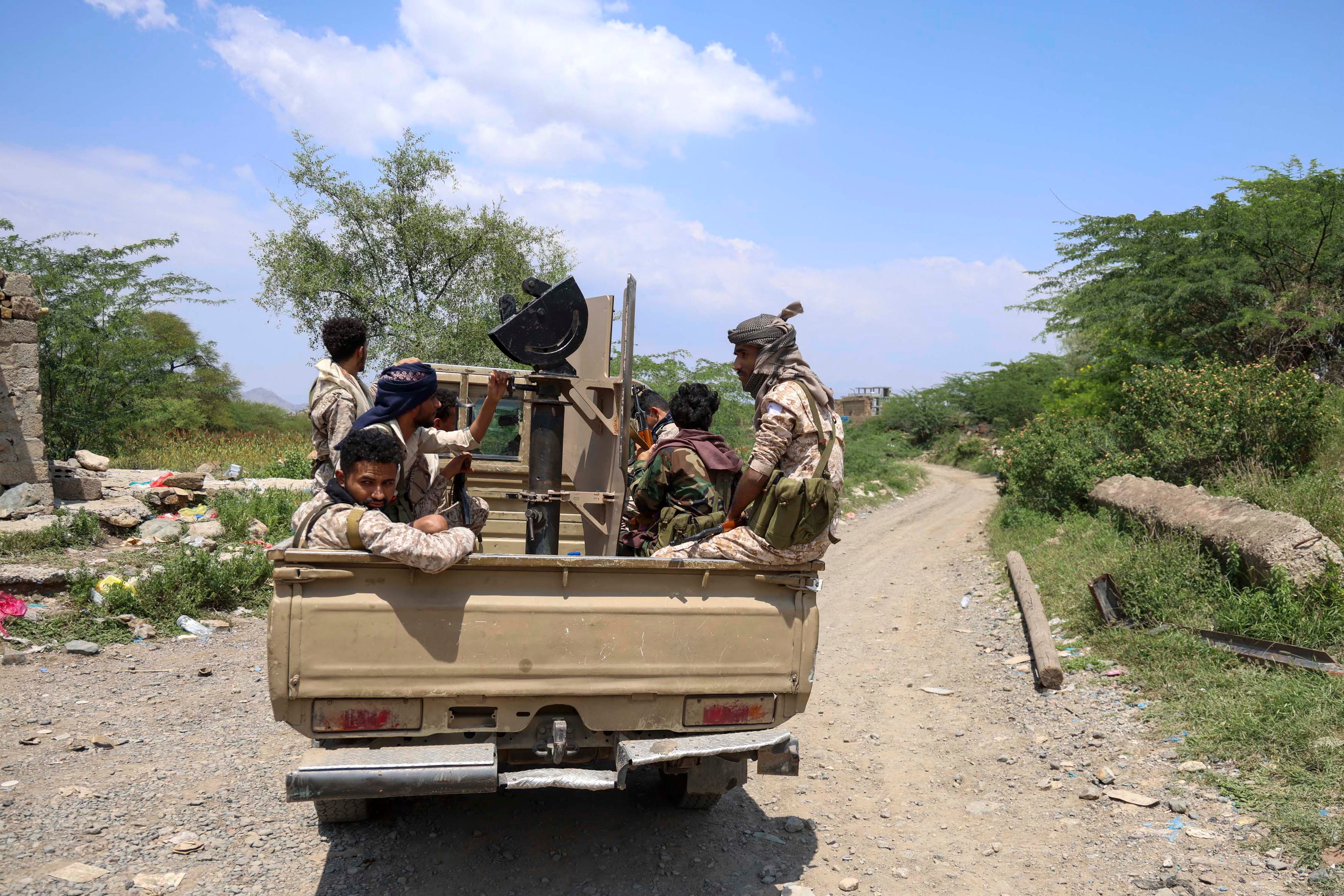 Saudi forces conduct offensive in Yemen; U.S. airstrike targets boat in Caribbean; Bolsonaro advances in Brazil election