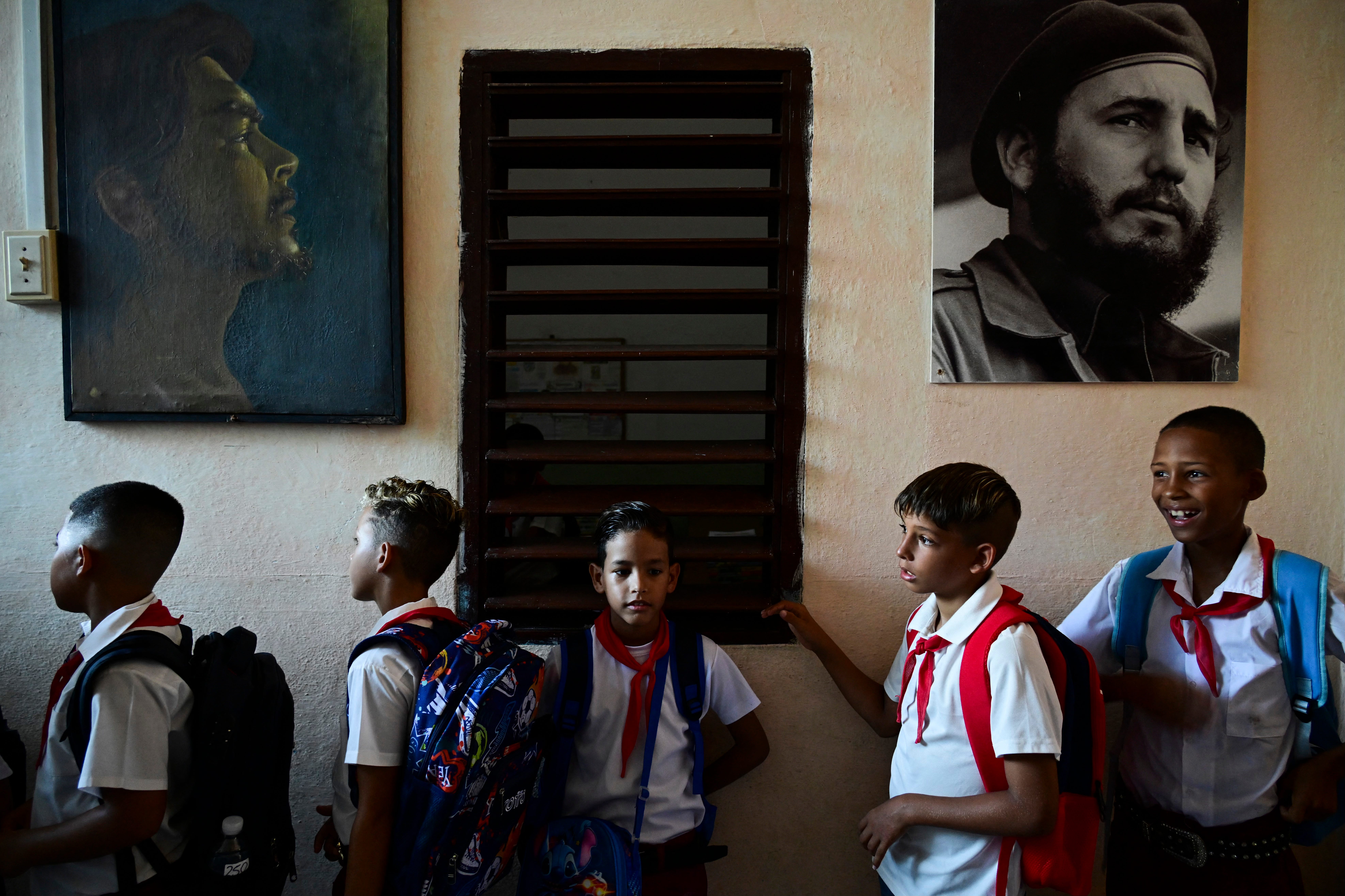 Trump comments on reporters as U.S. announces new sanctions on Cuba; Yemen clashes result in deaths