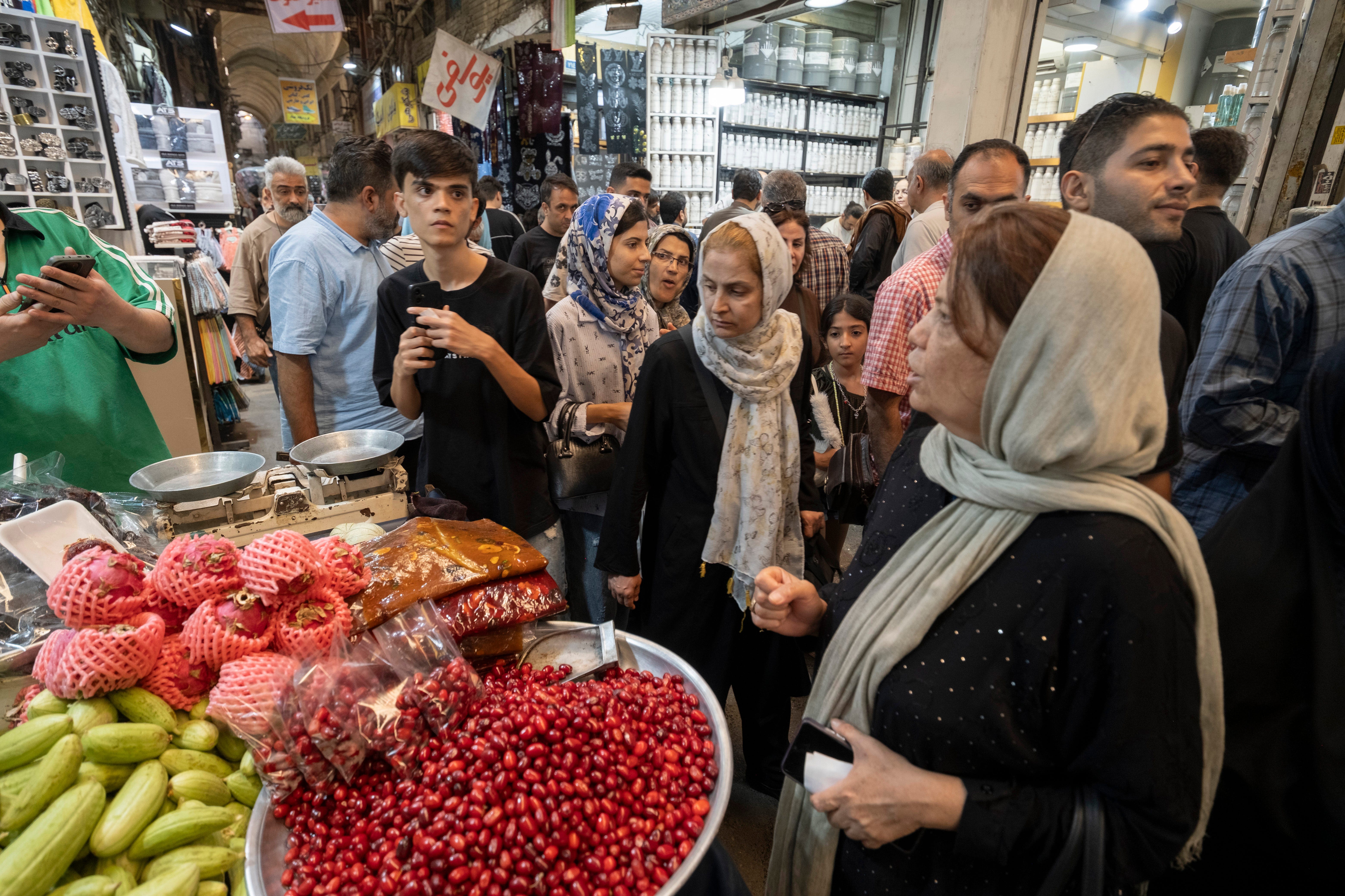 Iranians Increasingly Taking Loans for Basic Necessities