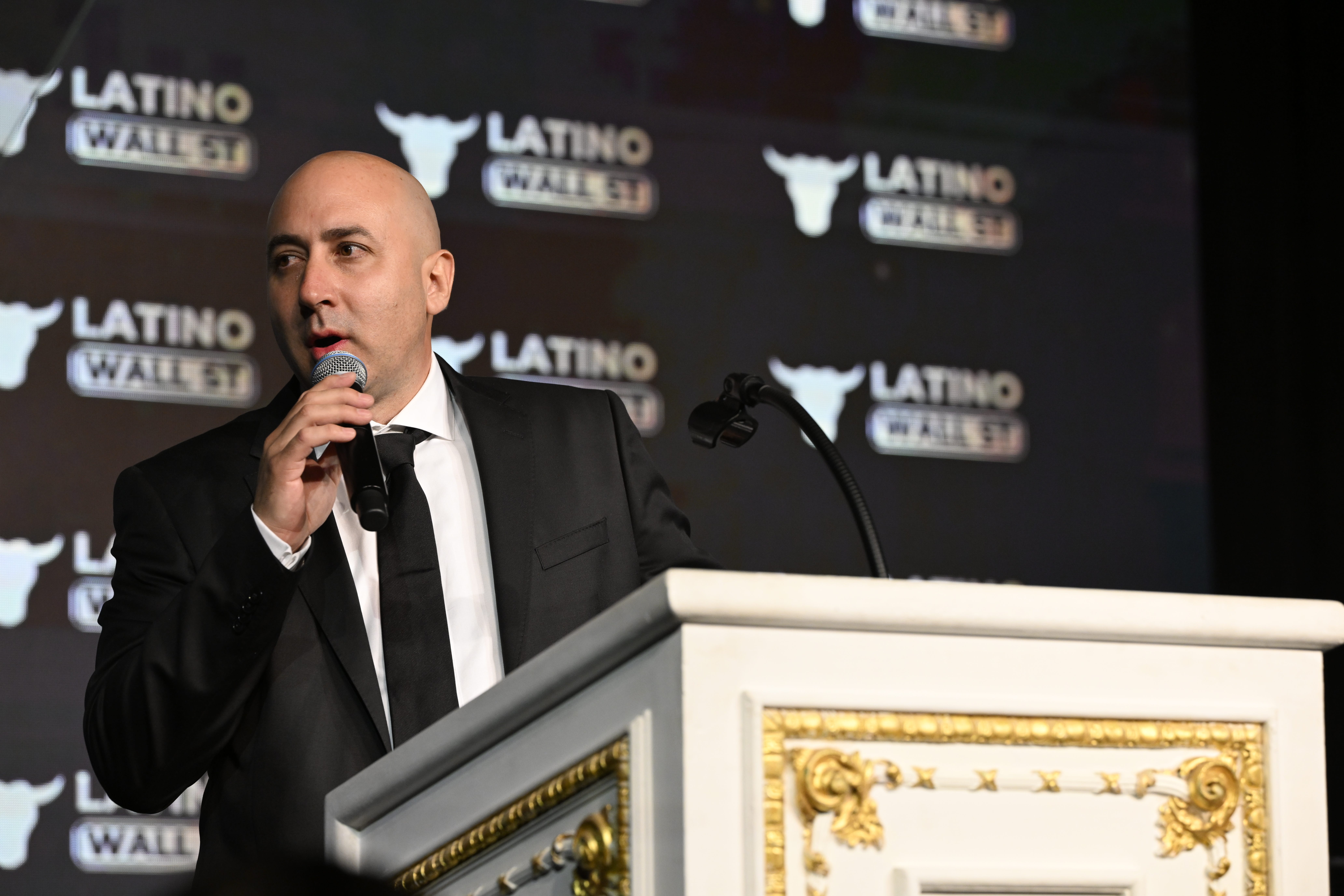 Rodrigo Paz Attempts to Separate from Political Operative Fernando Cerimedo